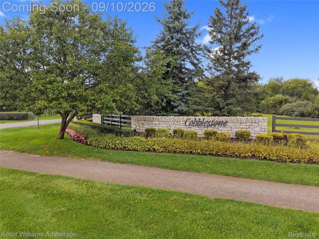 2459 Overbrook, Highland Charter Township, MI 48357
