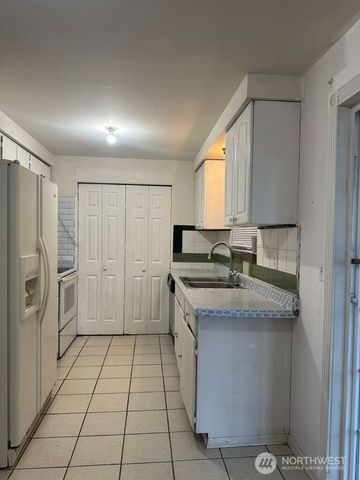 12501 SE 203 Place SE, Kent, WA 98031