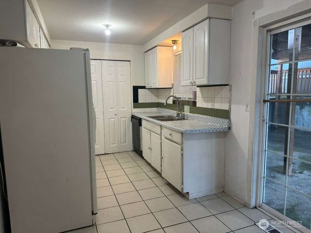 12501 SE 203 Place SE, Kent, WA 98031