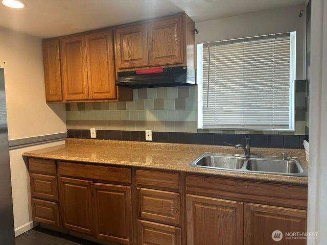 12501 SE 203 Place SE, Kent, WA 98031