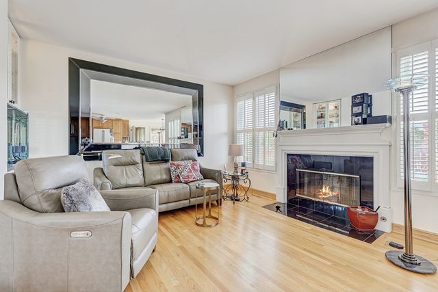 47 S JOSEPHINE Court, Des Plaines, IL 60016