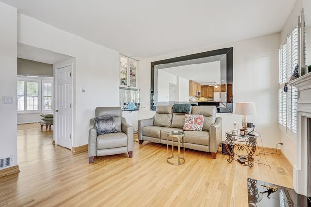 47 S JOSEPHINE Court, Des Plaines, IL 60016