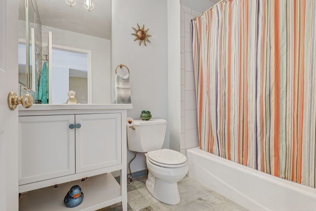 47 S JOSEPHINE Court, Des Plaines, IL 60016