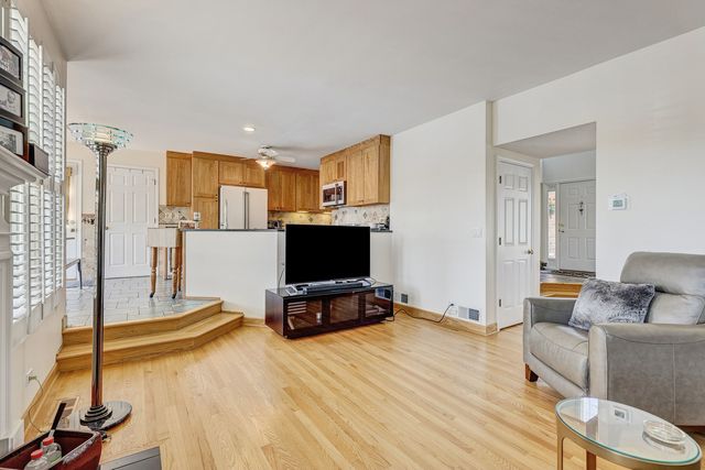 47 S JOSEPHINE Court, Des Plaines, IL 60016