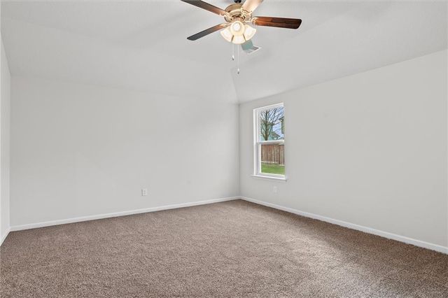 2288 Woodfield Drive, Tonganoxie, KS 66086