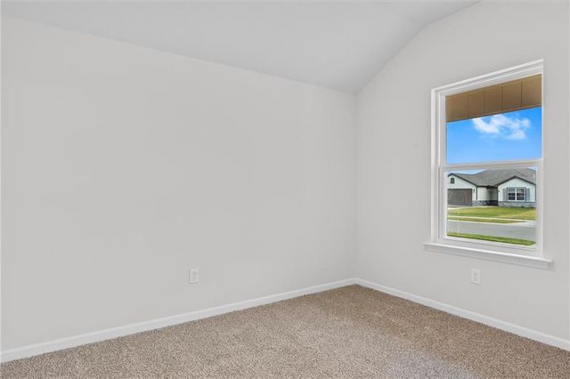 2288 Woodfield Drive, Tonganoxie, KS 66086