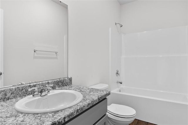 2288 Woodfield Drive, Tonganoxie, KS 66086