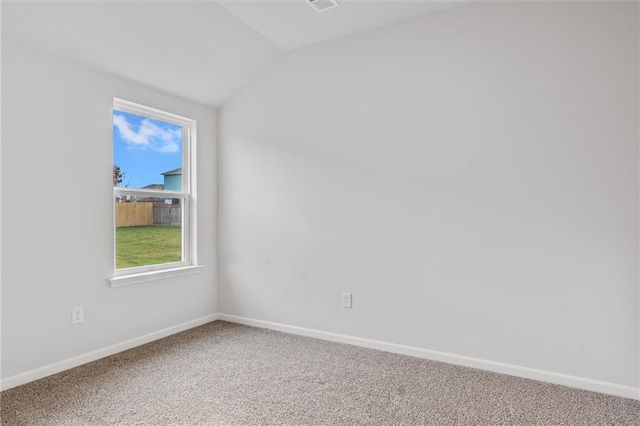 2288 Woodfield Drive, Tonganoxie, KS 66086