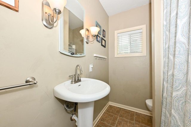 246 North AVENUE, Hartland, WI 53029