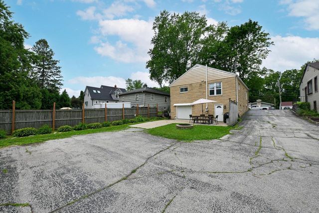 246 North AVENUE, Hartland, WI 53029