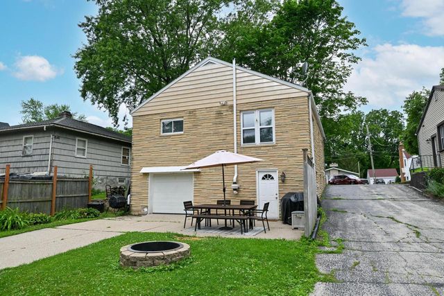 246 North AVENUE, Hartland, WI 53029