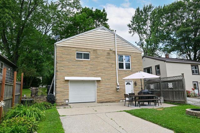 246 North AVENUE, Hartland, WI 53029