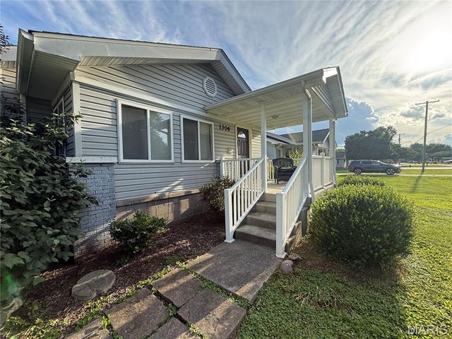 1306 Main Street, South Roxana, IL 62087