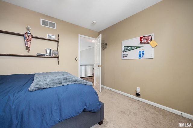 1607 W GREYSTONE Court, Chillicothe, IL 61523