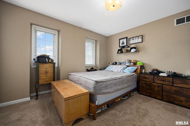 1607 W GREYSTONE Court, Chillicothe, IL 61523