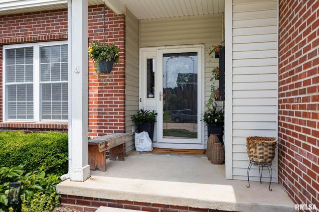 1607 W GREYSTONE Court, Chillicothe, IL 61523