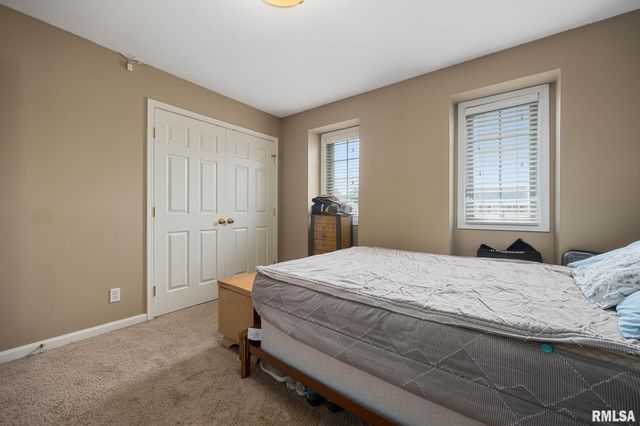 1607 W GREYSTONE Court, Chillicothe, IL 61523
