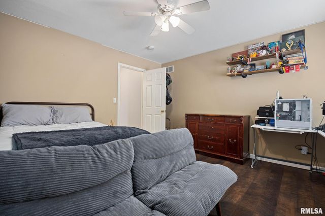 1607 W GREYSTONE Court, Chillicothe, IL 61523