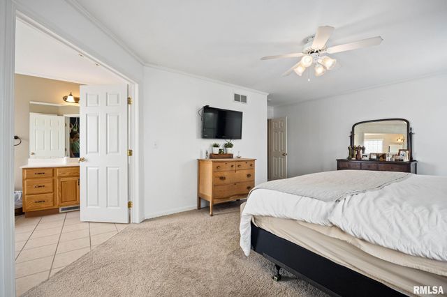 1607 W GREYSTONE Court, Chillicothe, IL 61523