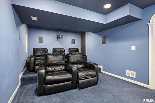 1607 W GREYSTONE Court, Chillicothe, IL 61523