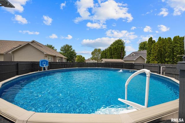 1607 W GREYSTONE Court, Chillicothe, IL 61523