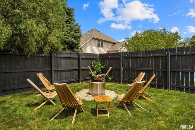 1607 W GREYSTONE Court, Chillicothe, IL 61523