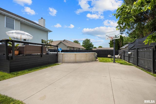 1607 W GREYSTONE Court, Chillicothe, IL 61523