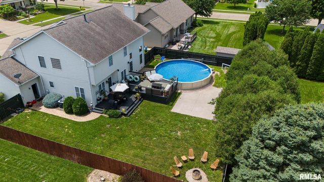 1607 W GREYSTONE Court, Chillicothe, IL 61523