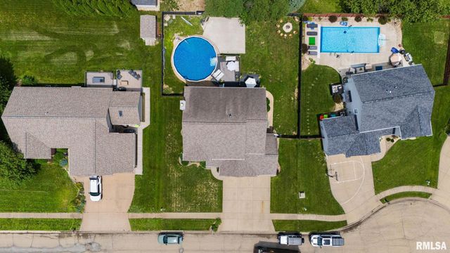 1607 W GREYSTONE Court, Chillicothe, IL 61523