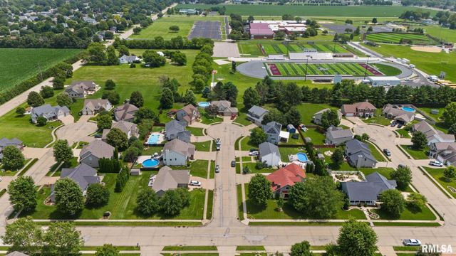1607 W GREYSTONE Court, Chillicothe, IL 61523