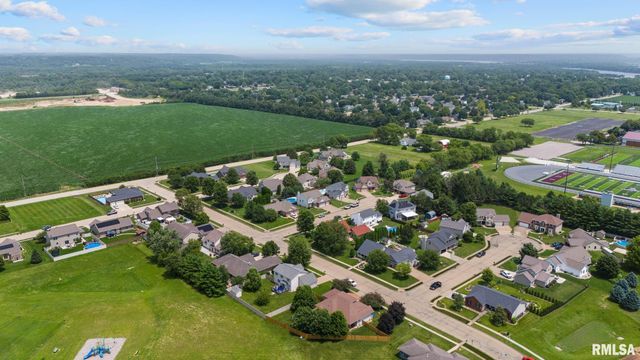 1607 W GREYSTONE Court, Chillicothe, IL 61523