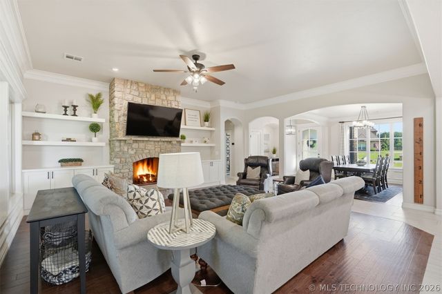 18940 E Twin Creeks Drive, Owasso, OK 74055