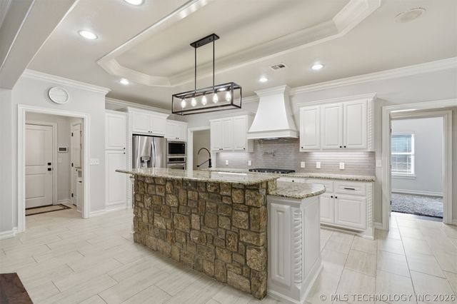 18940 E Twin Creeks Drive, Owasso, OK 74055