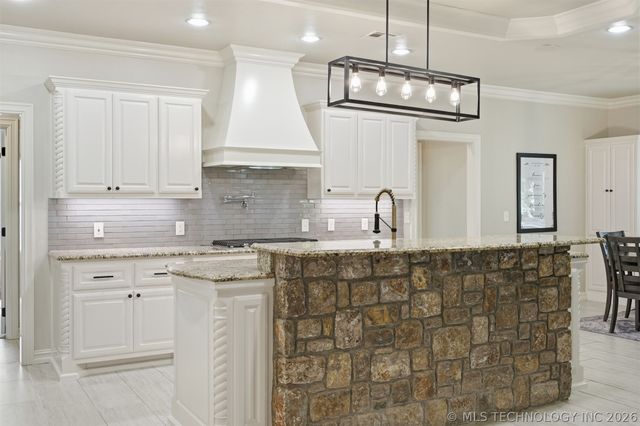 18940 E Twin Creeks Drive, Owasso, OK 74055