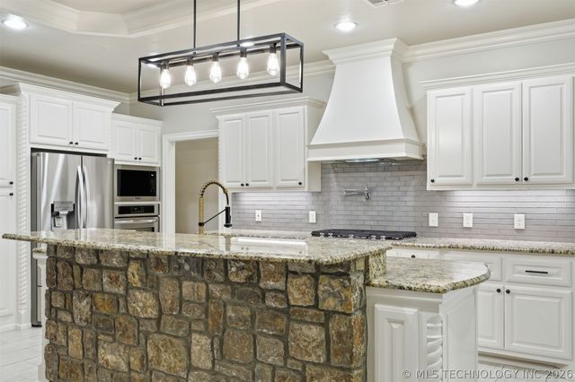 18940 E Twin Creeks Drive, Owasso, OK 74055
