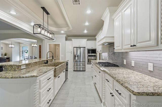 18940 E Twin Creeks Drive, Owasso, OK 74055