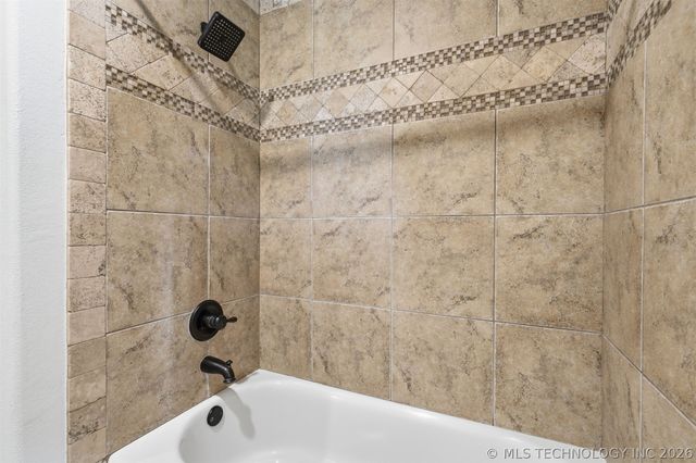 18940 E Twin Creeks Drive, Owasso, OK 74055