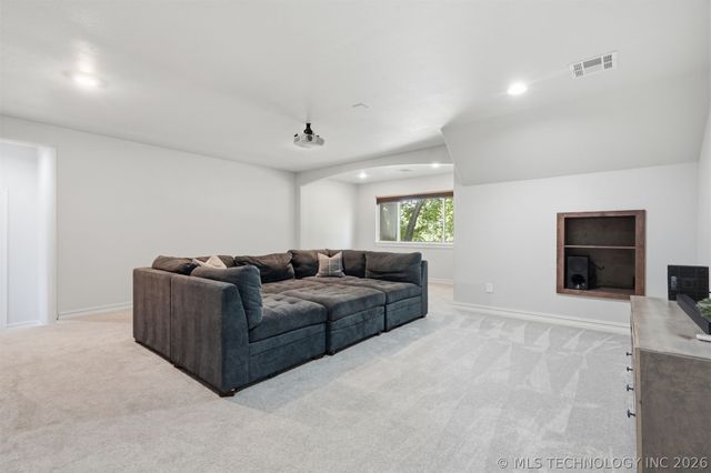 18940 E Twin Creeks Drive, Owasso, OK 74055