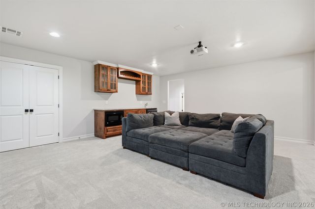 18940 E Twin Creeks Drive, Owasso, OK 74055