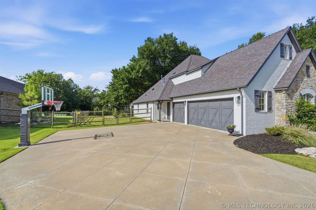 18940 E Twin Creeks Drive, Owasso, OK 74055