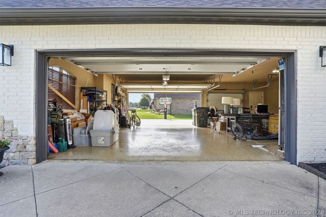18940 E Twin Creeks Drive, Owasso, OK 74055