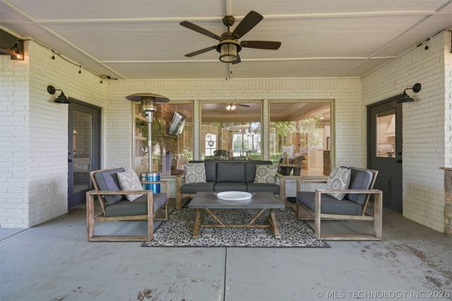 18940 E Twin Creeks Drive, Owasso, OK 74055