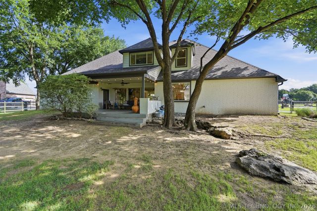 18940 E Twin Creeks Drive, Owasso, OK 74055