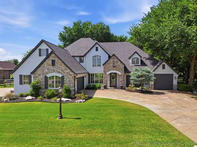 18940 E Twin Creeks Drive, Owasso, OK 74055