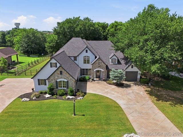 18940 E Twin Creeks Drive, Owasso, OK 74055