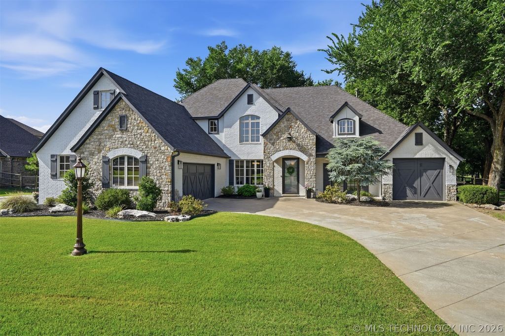 18940 E Twin Creeks Drive, Owasso, OK 74055