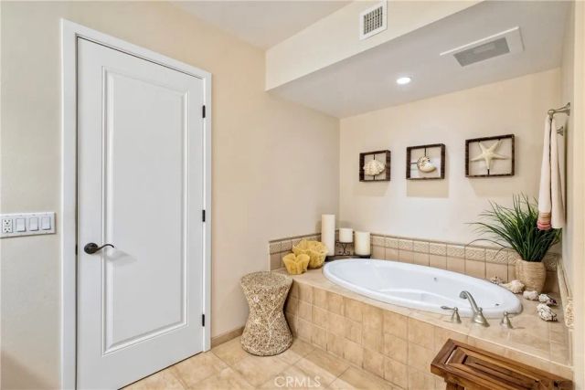 543 LAGUNA Drive, Carlsbad, CA 92008