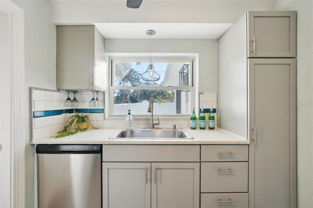 2320 E HARBOR DRIVE S, St Petersburg, FL 33705