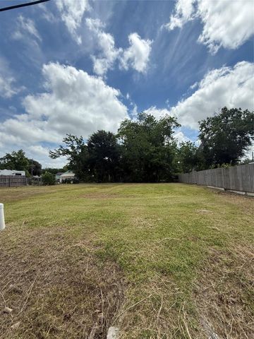 110 S Washington Street, Texas City, TX 77591