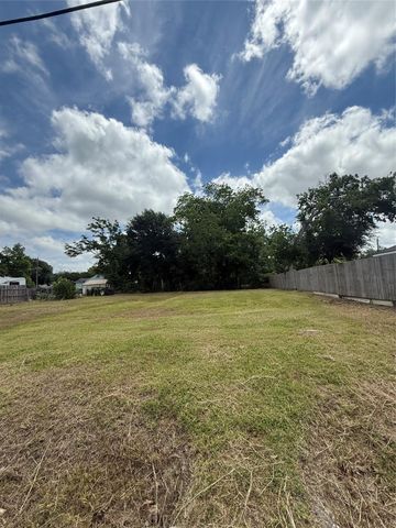 110 S Washington Street, Texas City, TX 77591